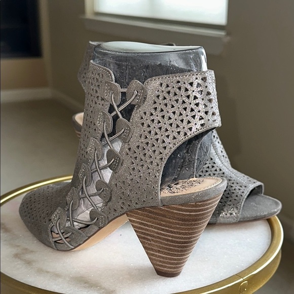 Vince Camuto Gray Peep-Toe Ankle Boots - Size 7.5 Wide - Picture 15 of 15